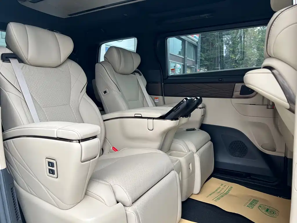 Toyota Alphard — фото 13