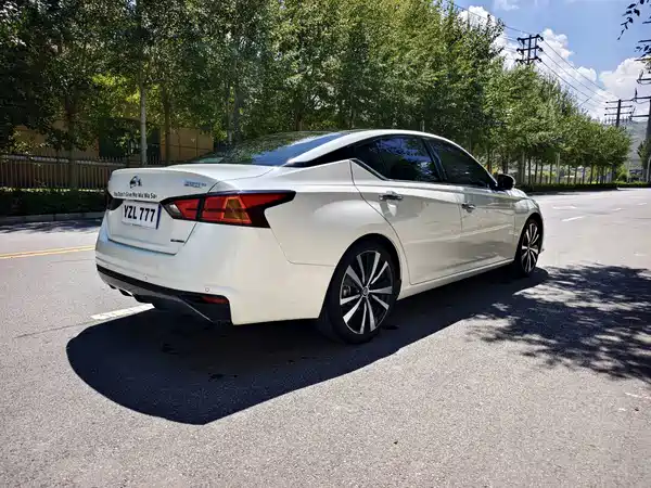 Nissan Teana 2022