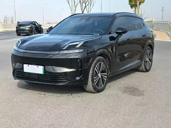 Lynk & Co 08 EM-P 2024