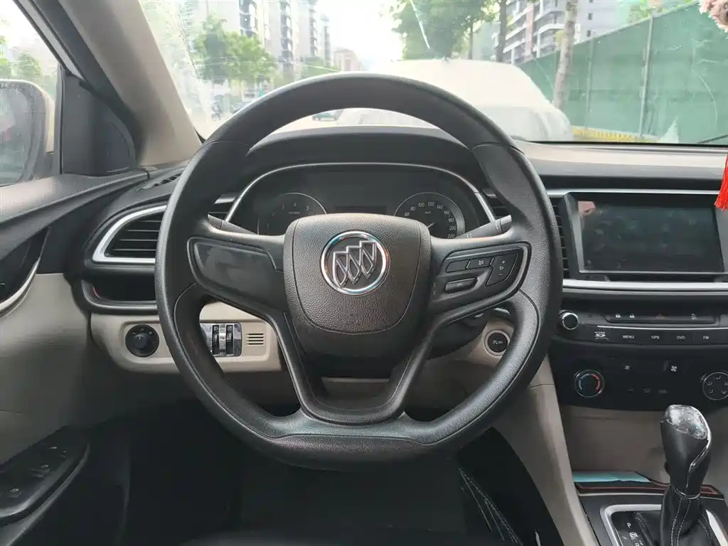 Buick Excelle 2015 — фото 3