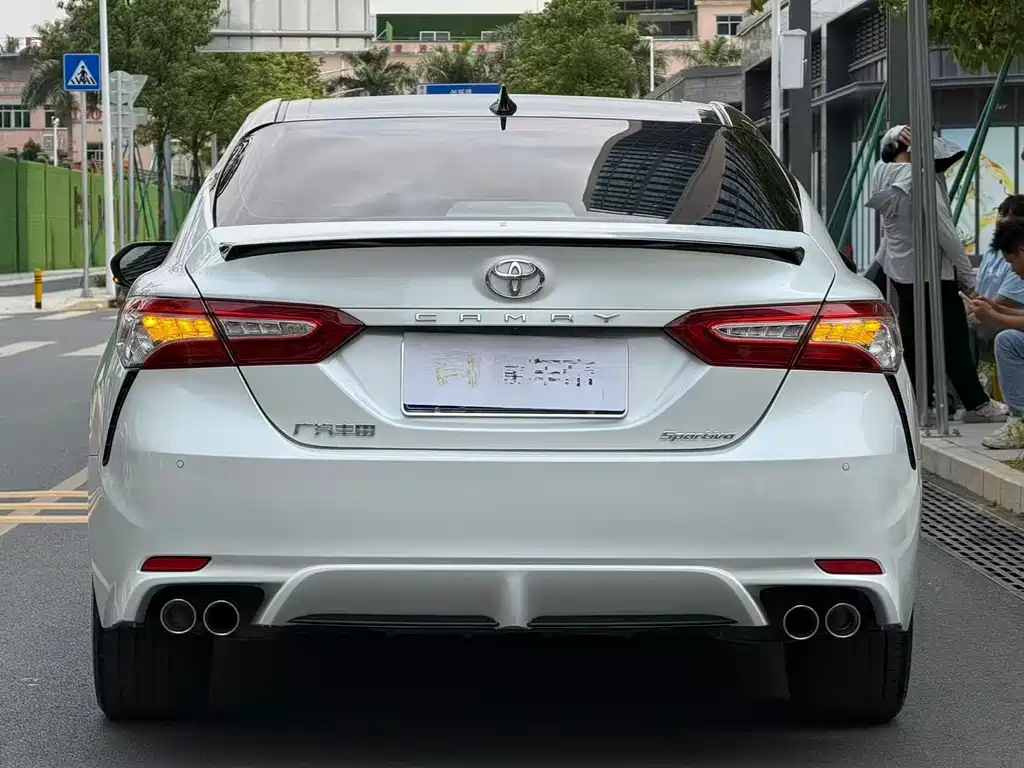 Toyota Camry 2022 — фото 6