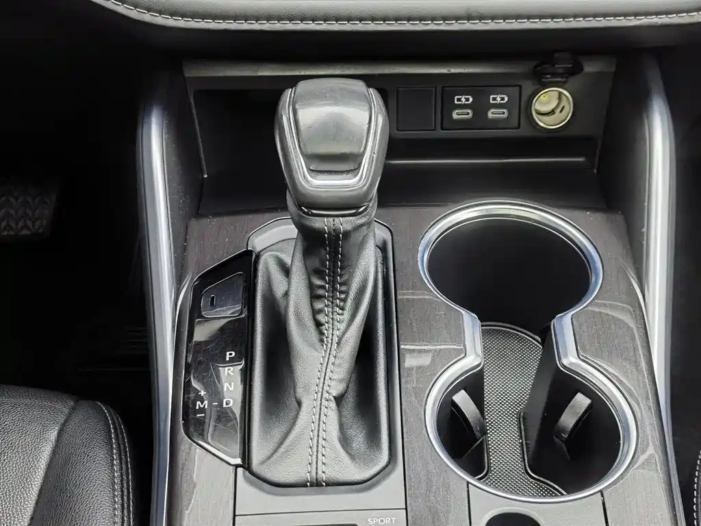 Toyota Crown Kluger 2023 — фото 13
