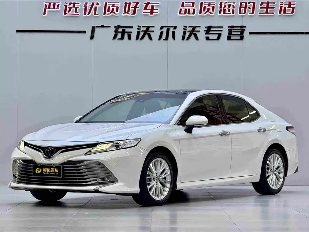 Toyota Camry 2020 — фото 1