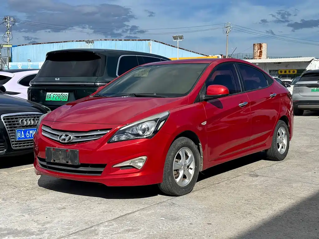 Hyundai Accent 2015 — фото 1