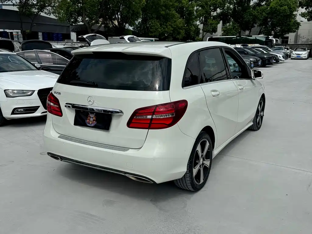 Mercedes-Benz B-Class 2017 — фото 16