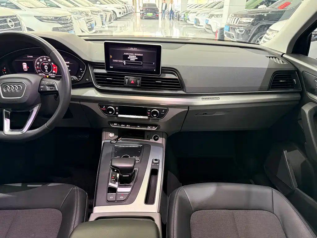 Audi Q5L 2019 — фото 14