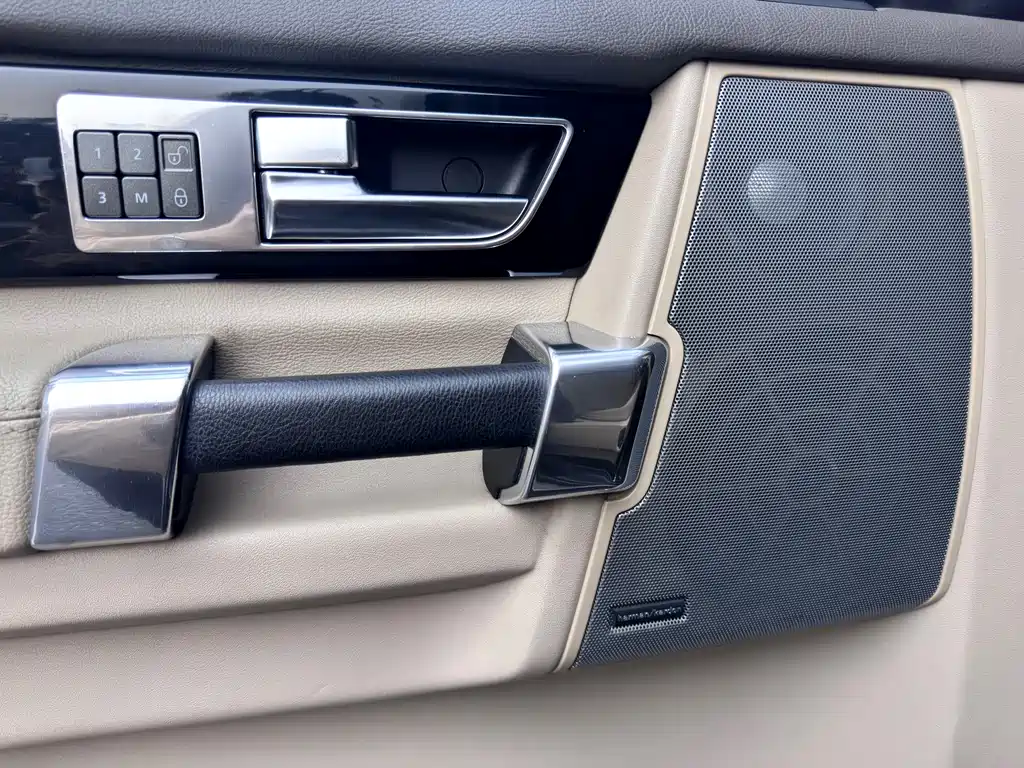 Land Rover Discovery 2012 — фото 12