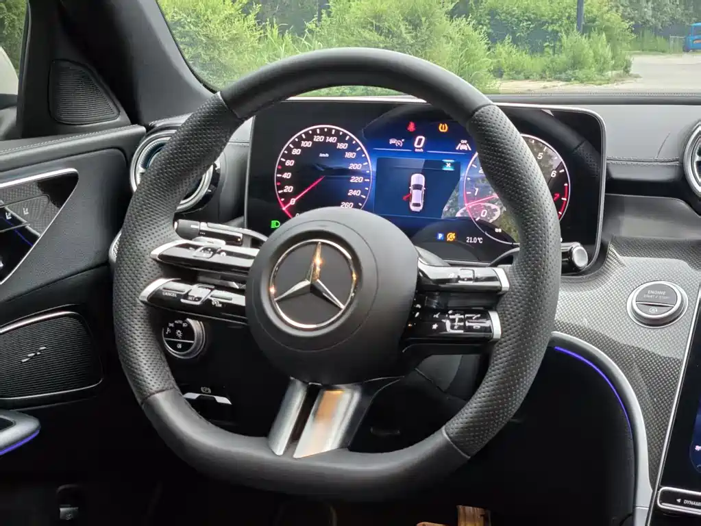 Mercedes-Benz C-Class 2025 — фото 11