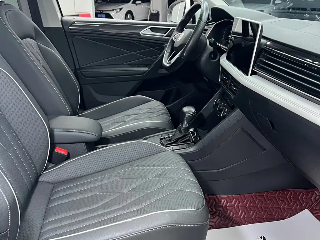 Volkswagen Tiguan L 2023 — фото 22