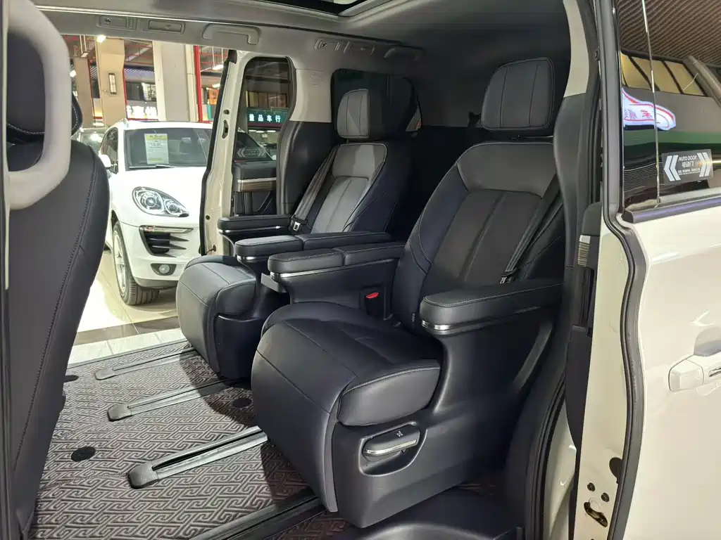 GAC Motor Trumpchi M8 2022 — фото 9