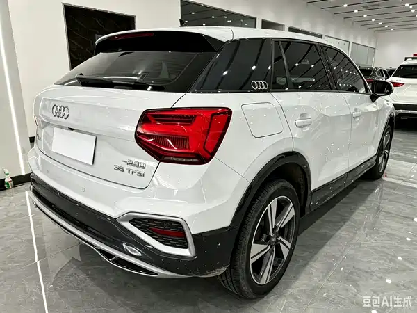 Audi Q2L 2023