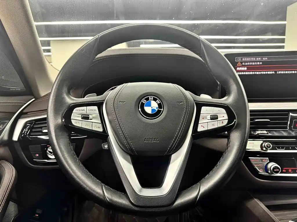 BMW 5 Series 2022 — фото 10