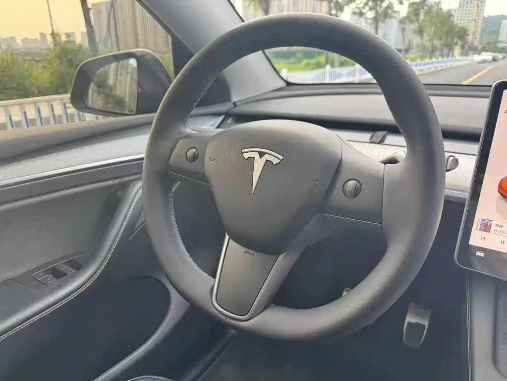 Tesla Model Y 2024 — фото 12