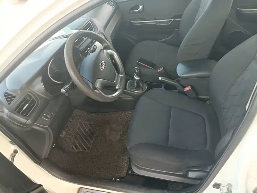 Kia K2 2015 — фото 15