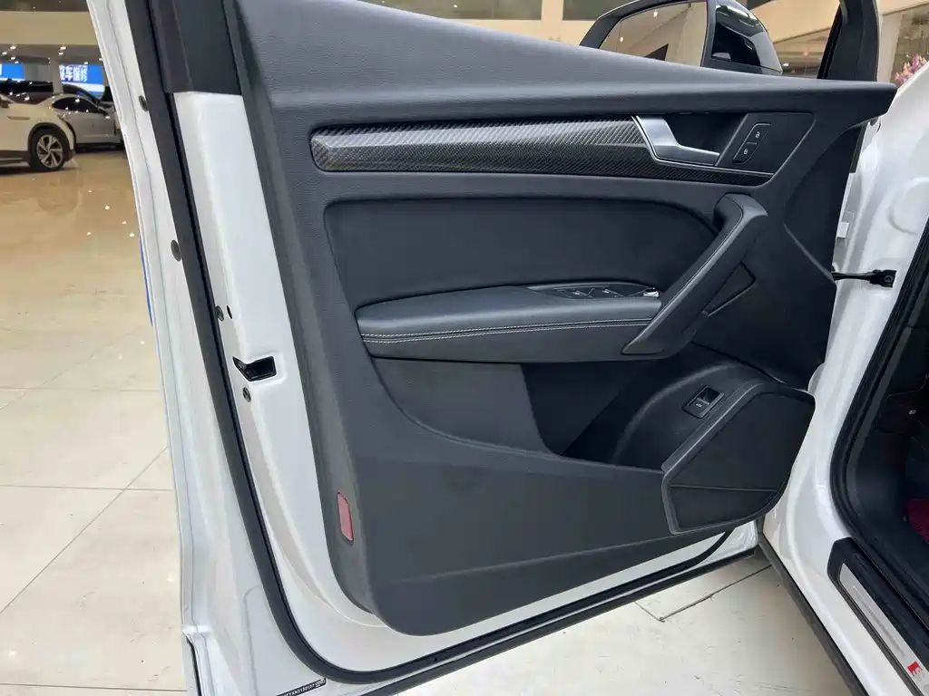 Audi Q5L 2023 — фото 16