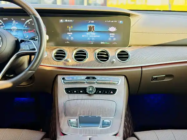 Mercedes-Benz E-Class 2022
