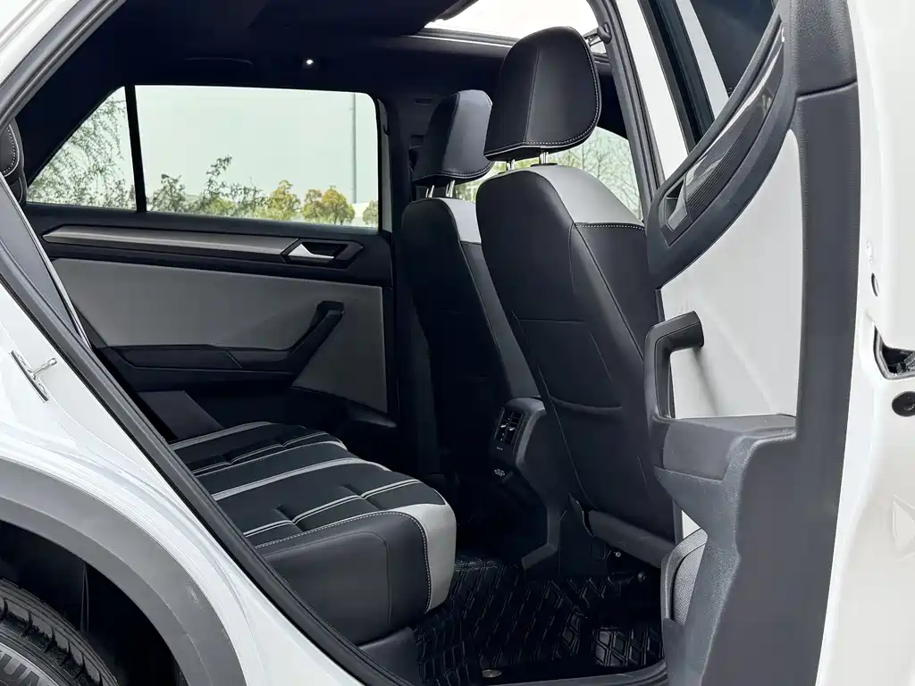 Volkswagen T-Roc 2024 — фото 10