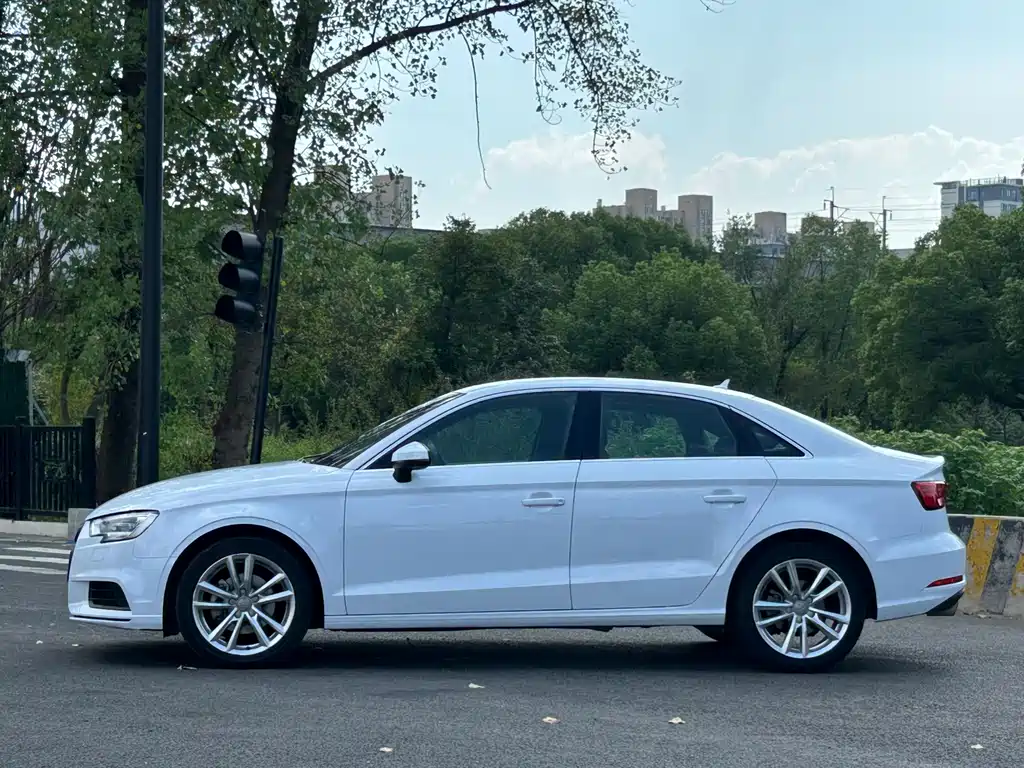 Audi A3 2018 — фото 4