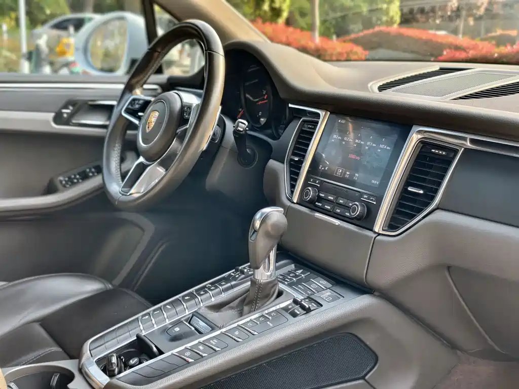 Porsche Macan 2017 — фото 17