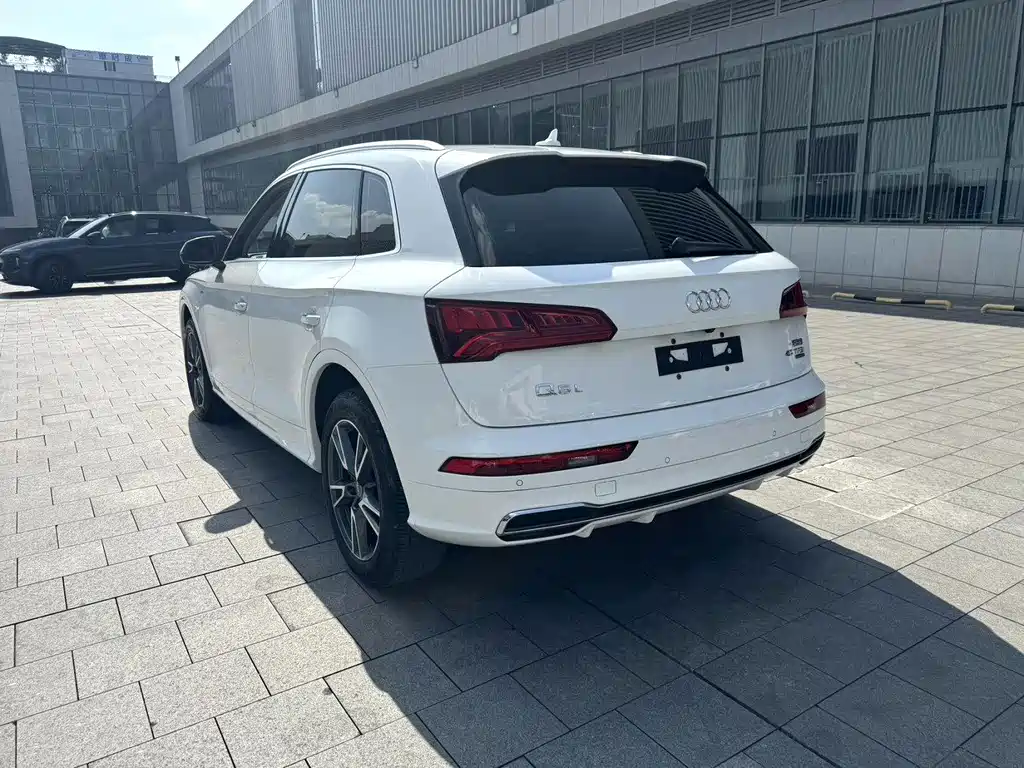 Audi Q5L 2019 — фото 15