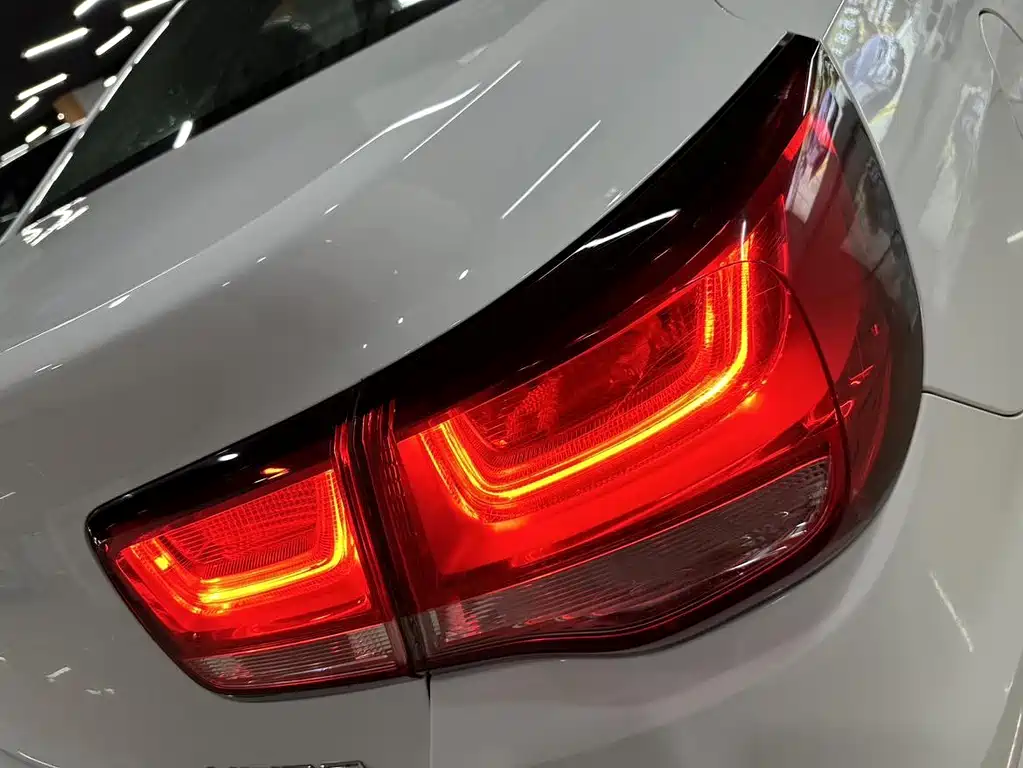 Chevrolet Malibu 2018 — фото 10