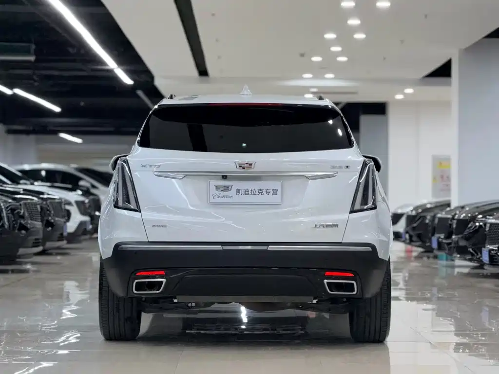 Cadillac XT5 2023 — фото 8