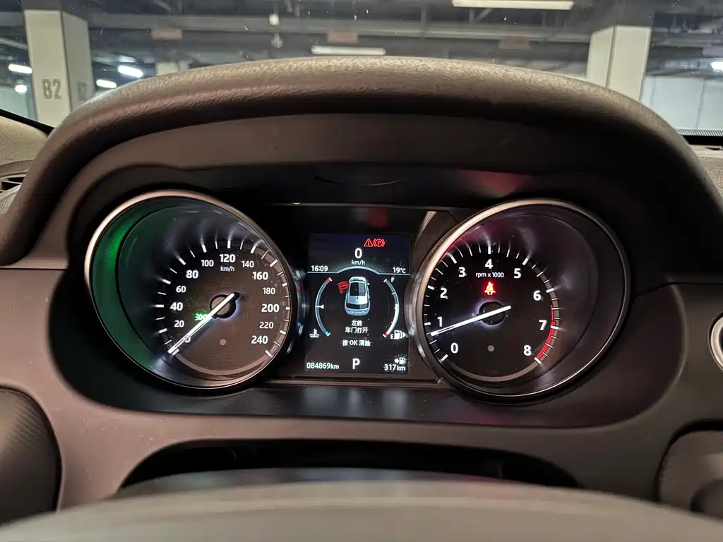 Land Rover Discovery Sport 2019 — фото 13