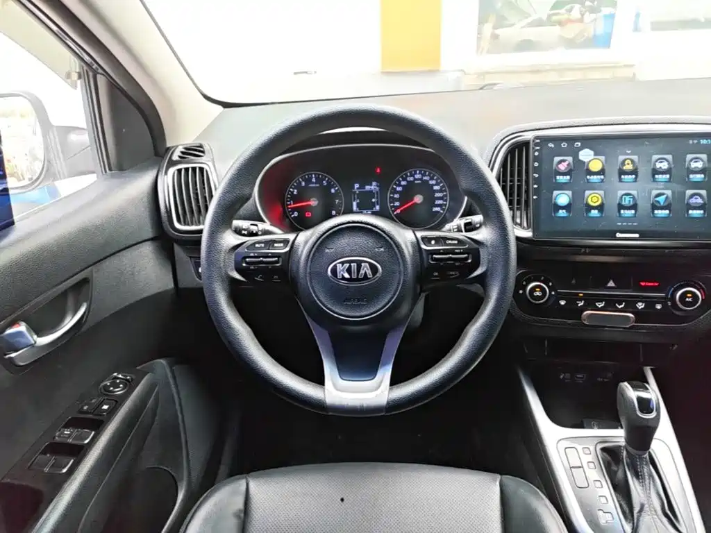 Kia KX3 2015 — фото 11