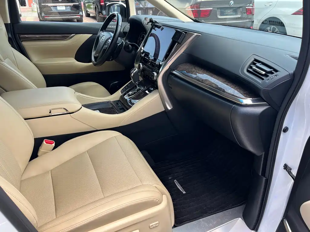 Toyota Vellfire 2023 — фото 36