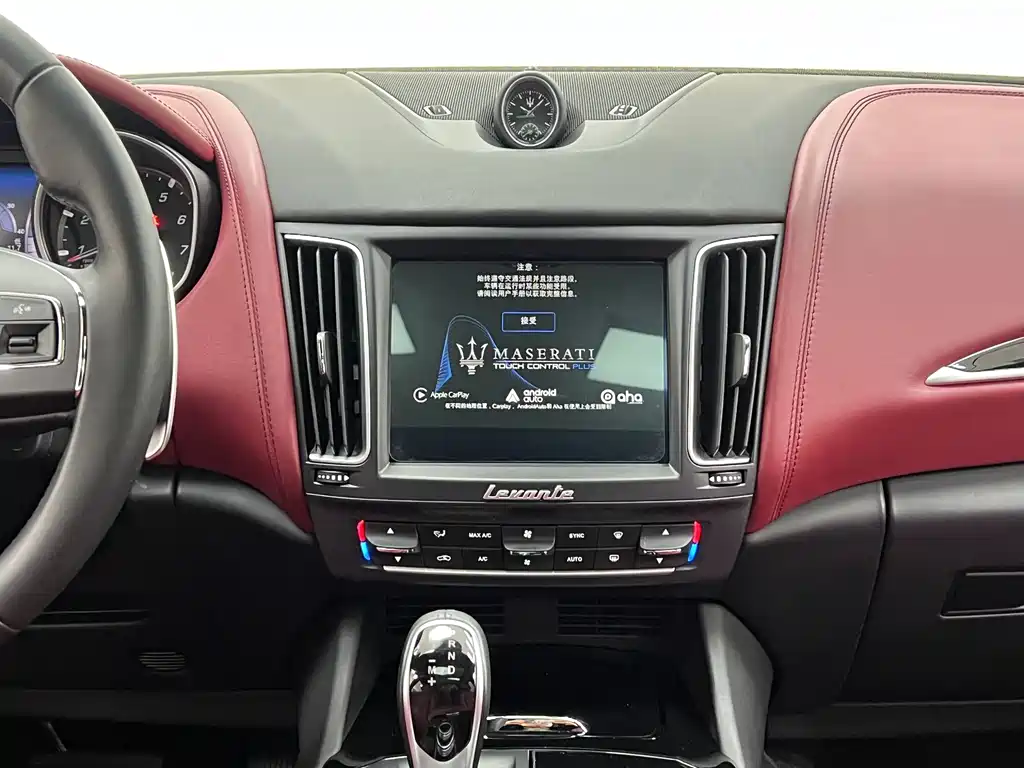 Maserati Levante 2017 — фото 23