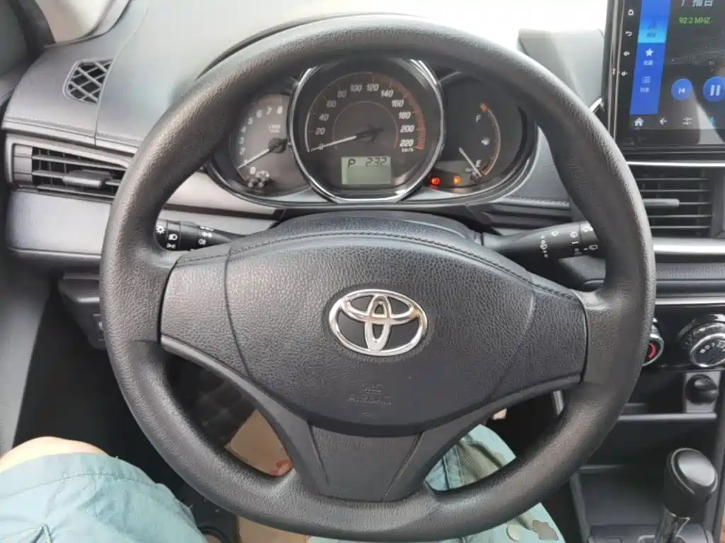 Toyota Yaris L 2020 — фото 11