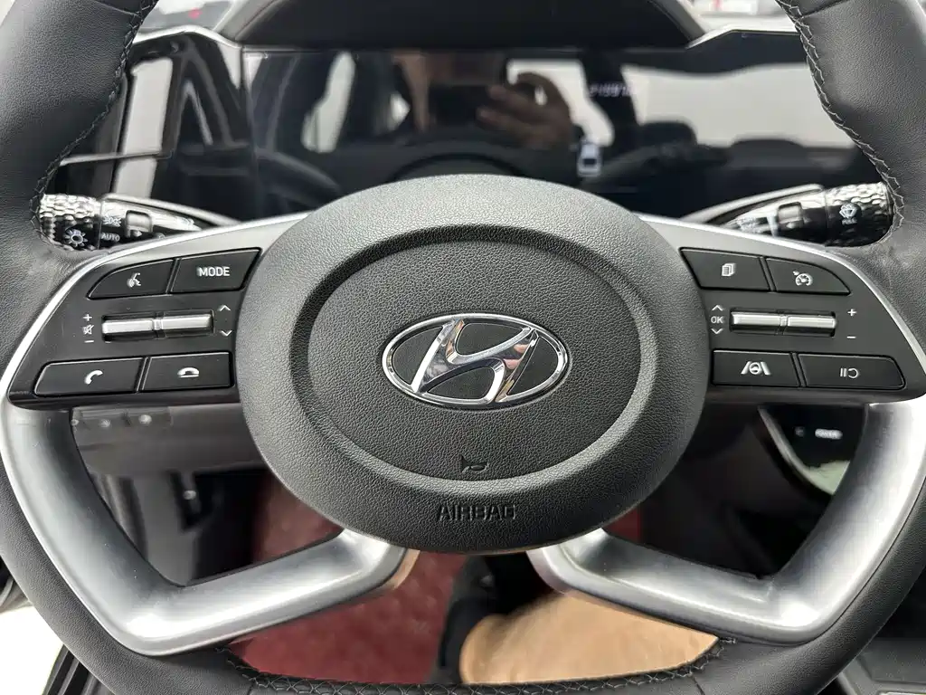 Hyundai Elantra 2022 — фото 14