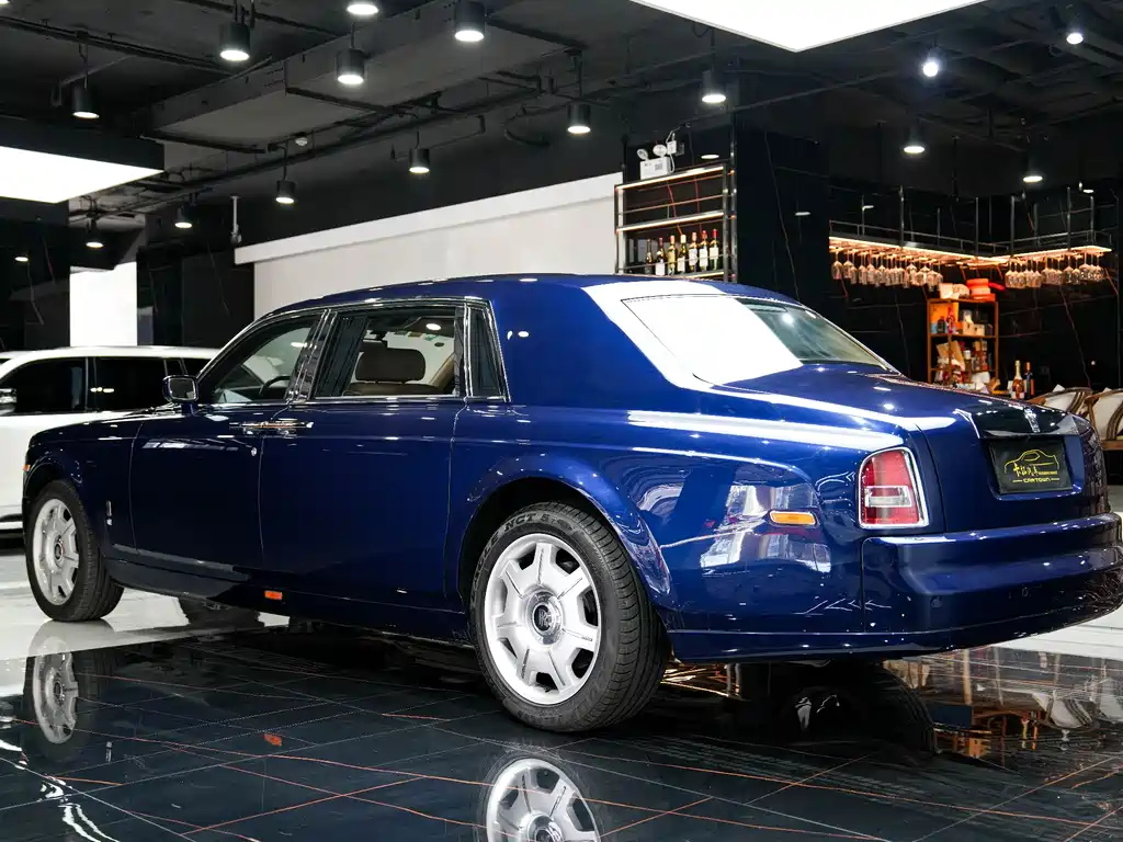 Rolls-Royce Phantom 2008 — фото 12