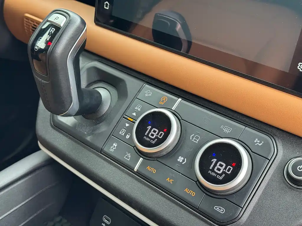 Land Rover Defender 2022 — фото 14