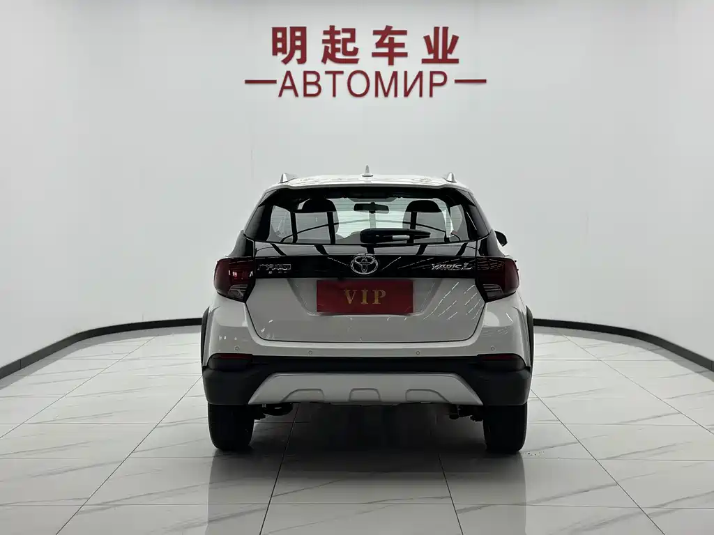 Toyota Yaris L 2022 — фото 10