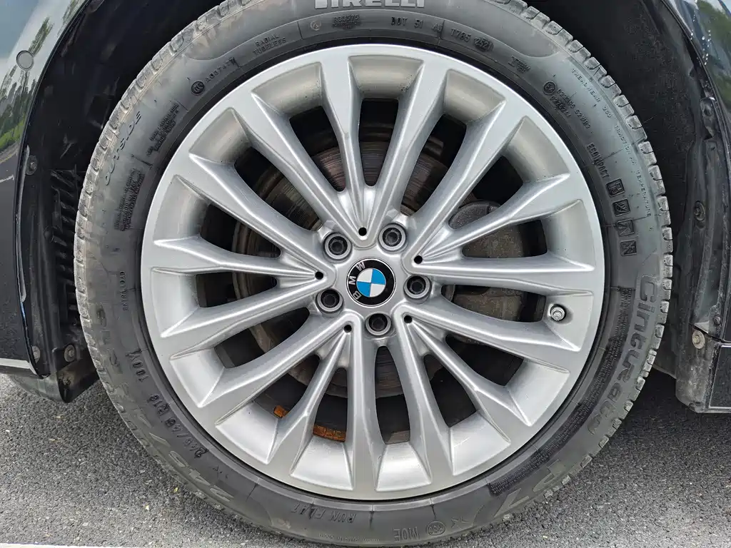 BMW 5 Series 2019 — фото 14