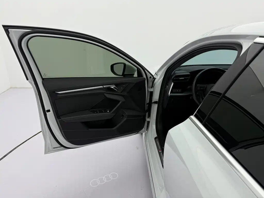 Audi A3 2023 — фото 23