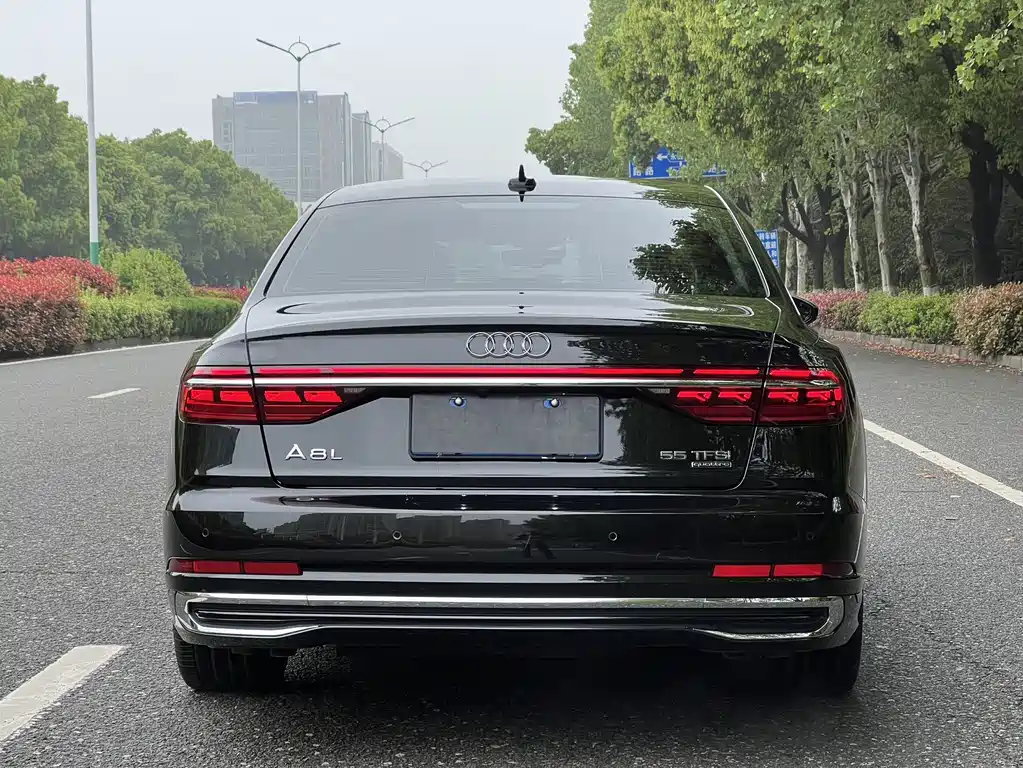 Audi A8 2023 — фото 4