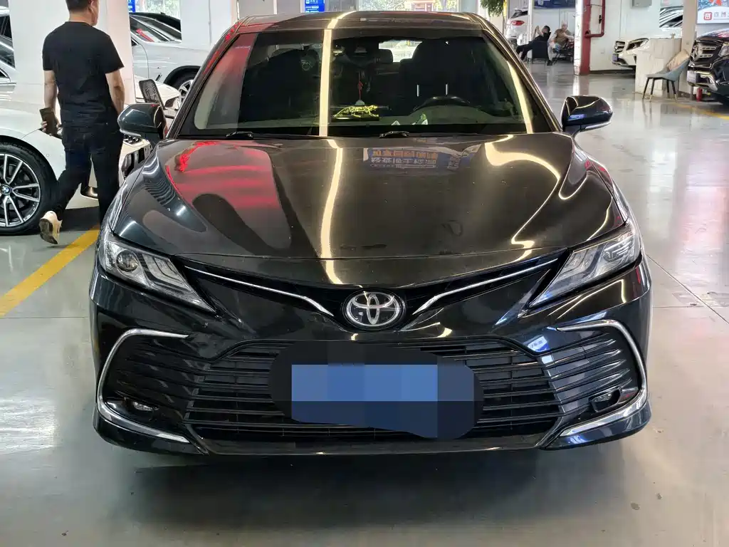 Toyota Camry 2021 — фото 2