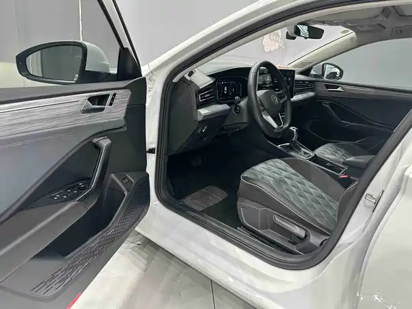 Volkswagen Sagitar 2022