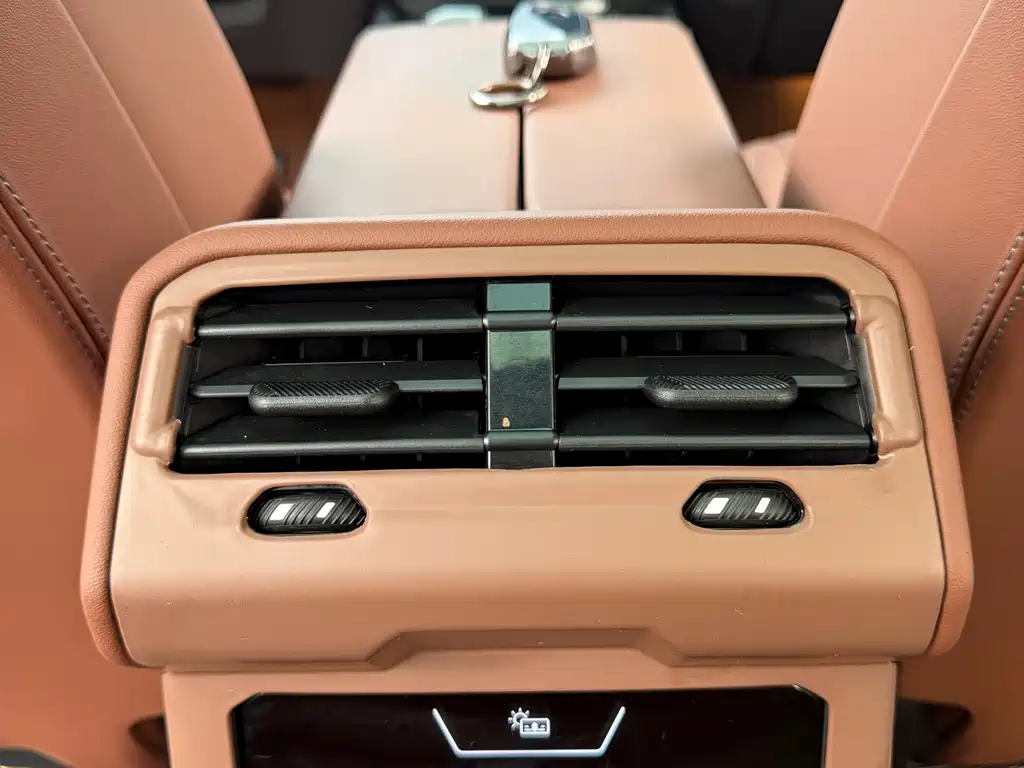 BMW 5 Series 2025 — фото 16