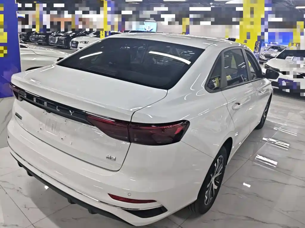 Geely Emgrand 2025