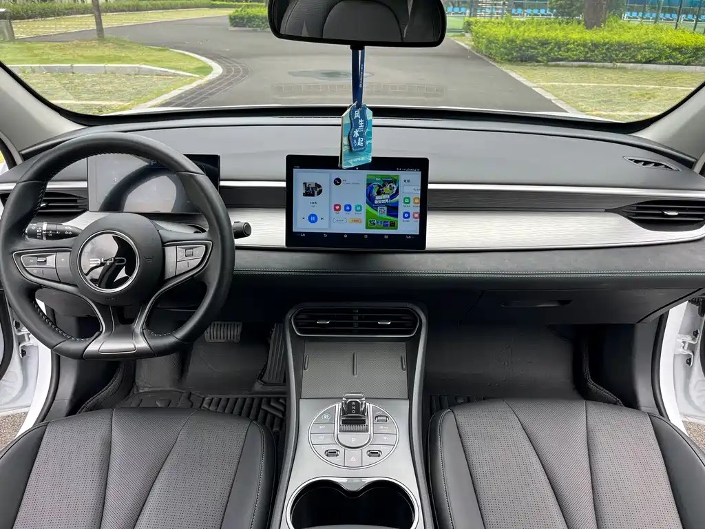 BYD Seal 05 DM-i 2025 — фото 13
