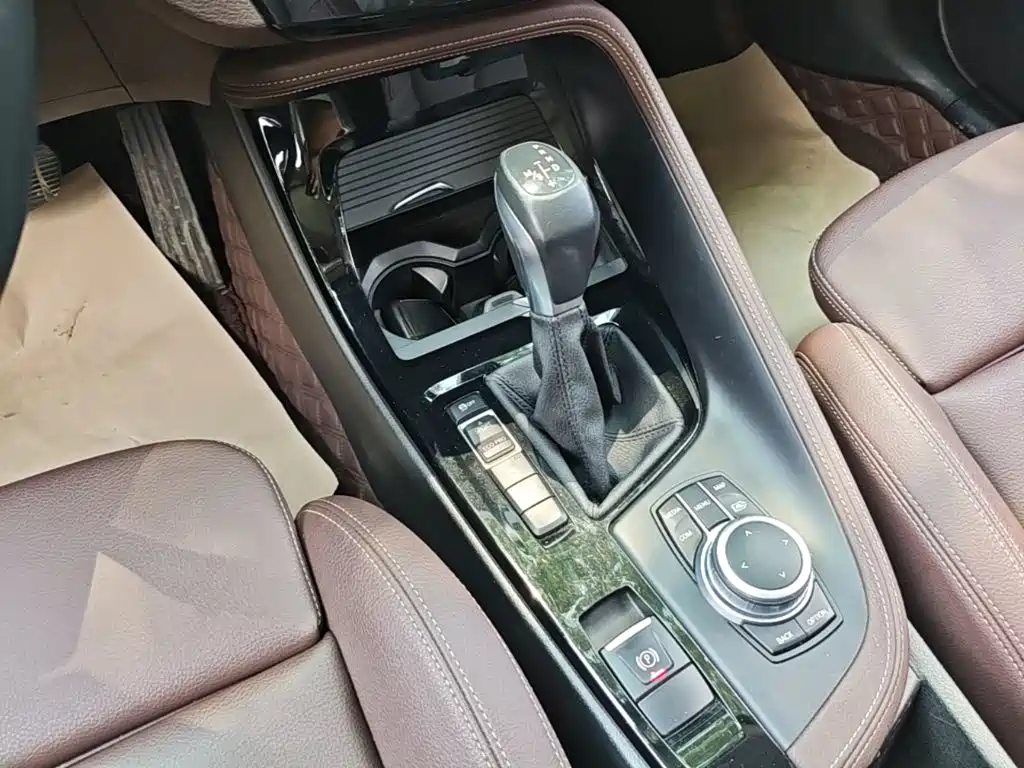 BMW X1 New Energy 2020 — фото 10