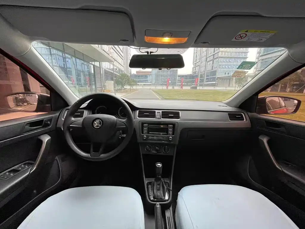 Skoda Rapid Spaceback 2018 — фото 9