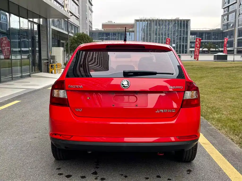 Skoda Rapid Spaceback 2018 — фото 6