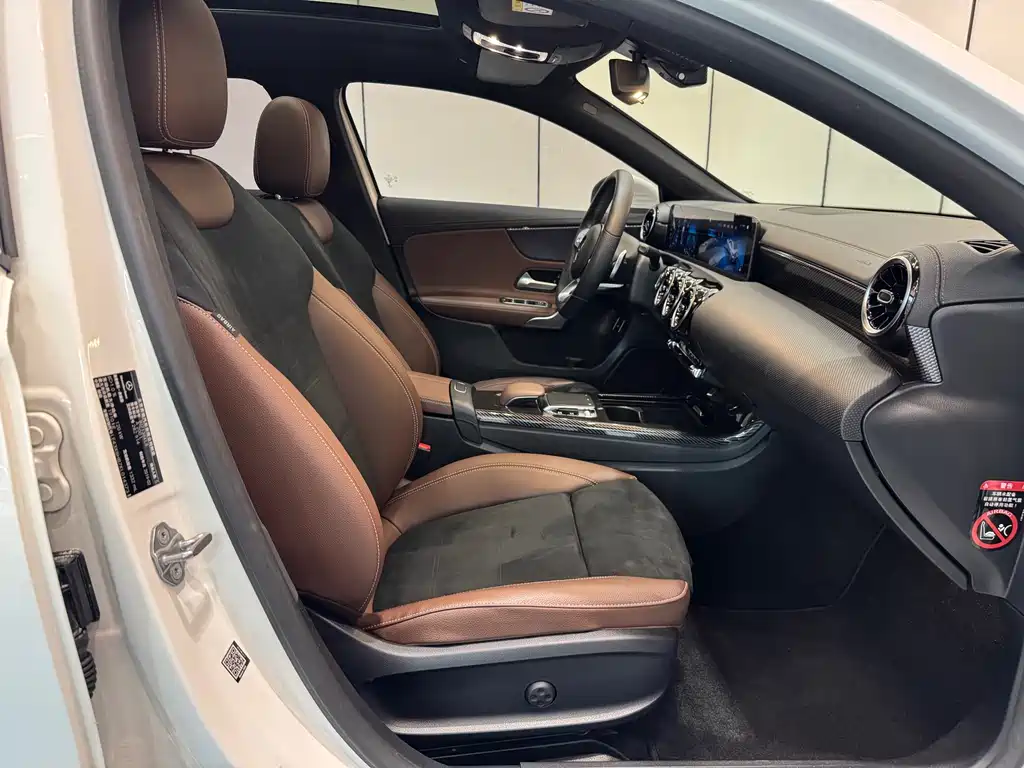 Mercedes-Benz A-Class 2019 — фото 10