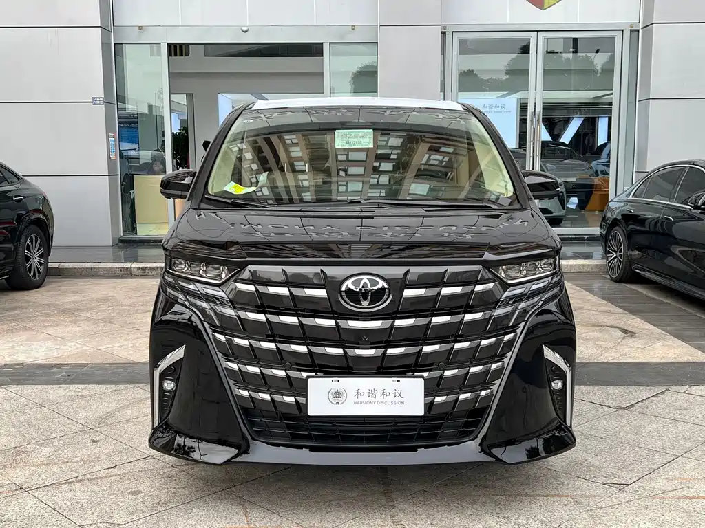 Toyota Alphard — фото 2