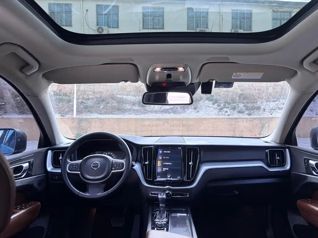 Volvo XC60 2019 — фото 17