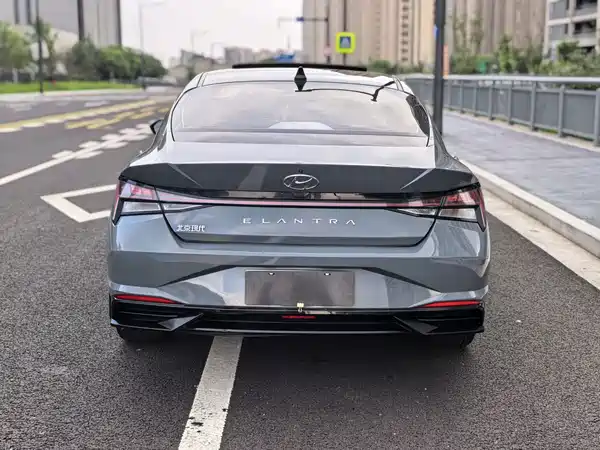Hyundai Elantra 2022